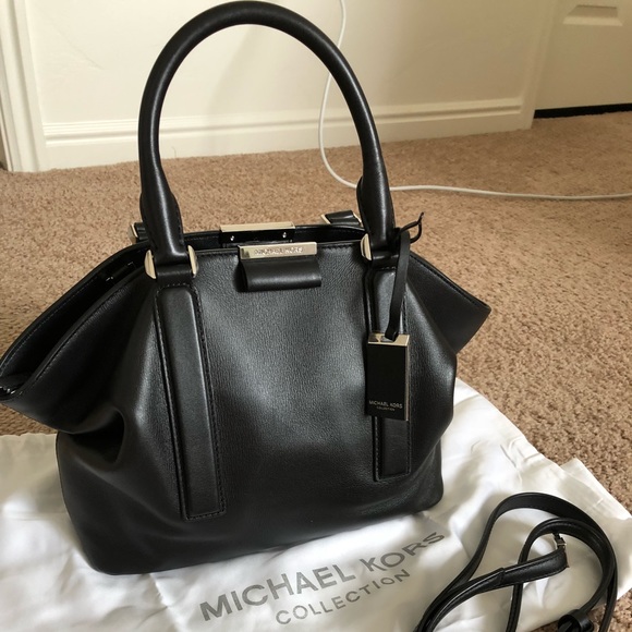 Micheal Kors! NWT! Black genuine leather tote! - Picture 3 of 8
